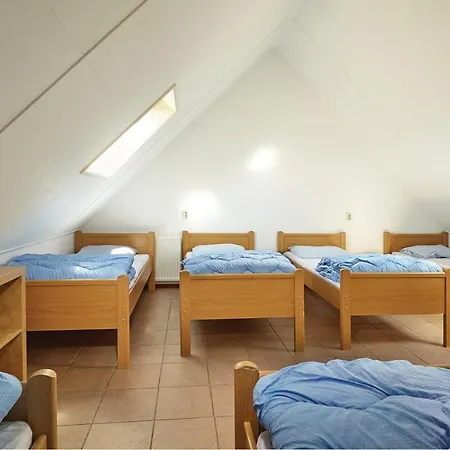 Nice In With 4 Bedrooms And Wifi Hippolytushoef