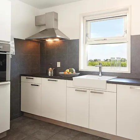 Tatil Evi Nice In With 4 Bedrooms And Wifi Hippolytushoef